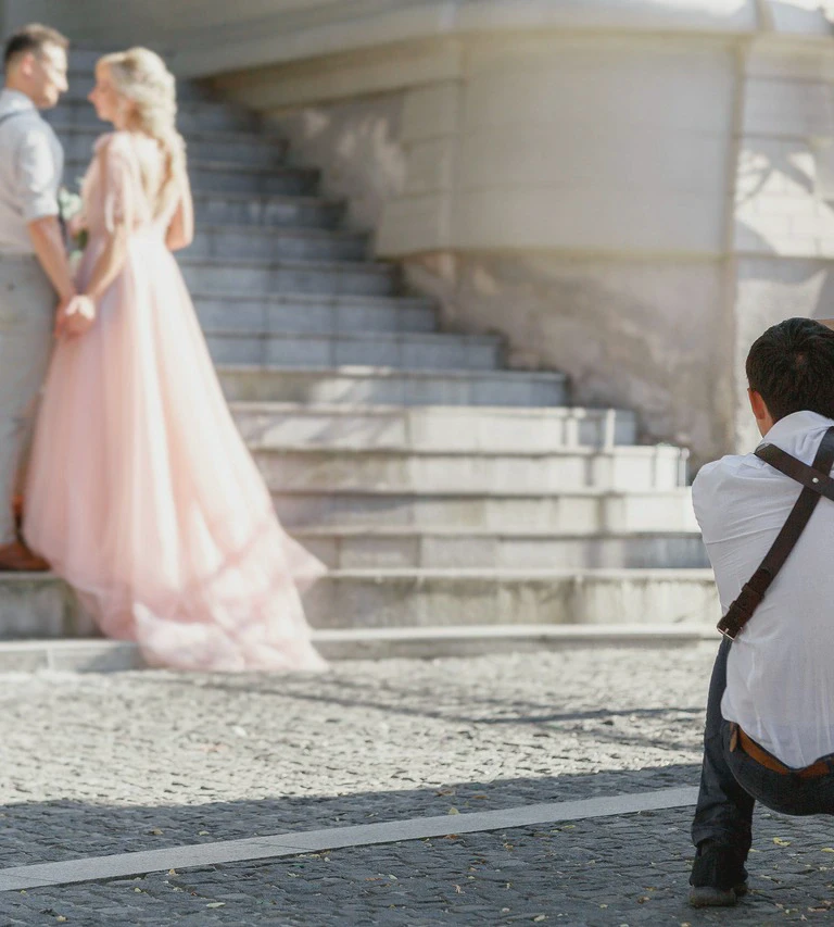 Fotograf robiący zdjęcie